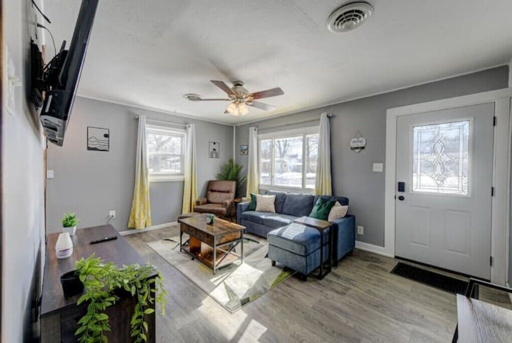 Photo of Livingroom in Wheeler