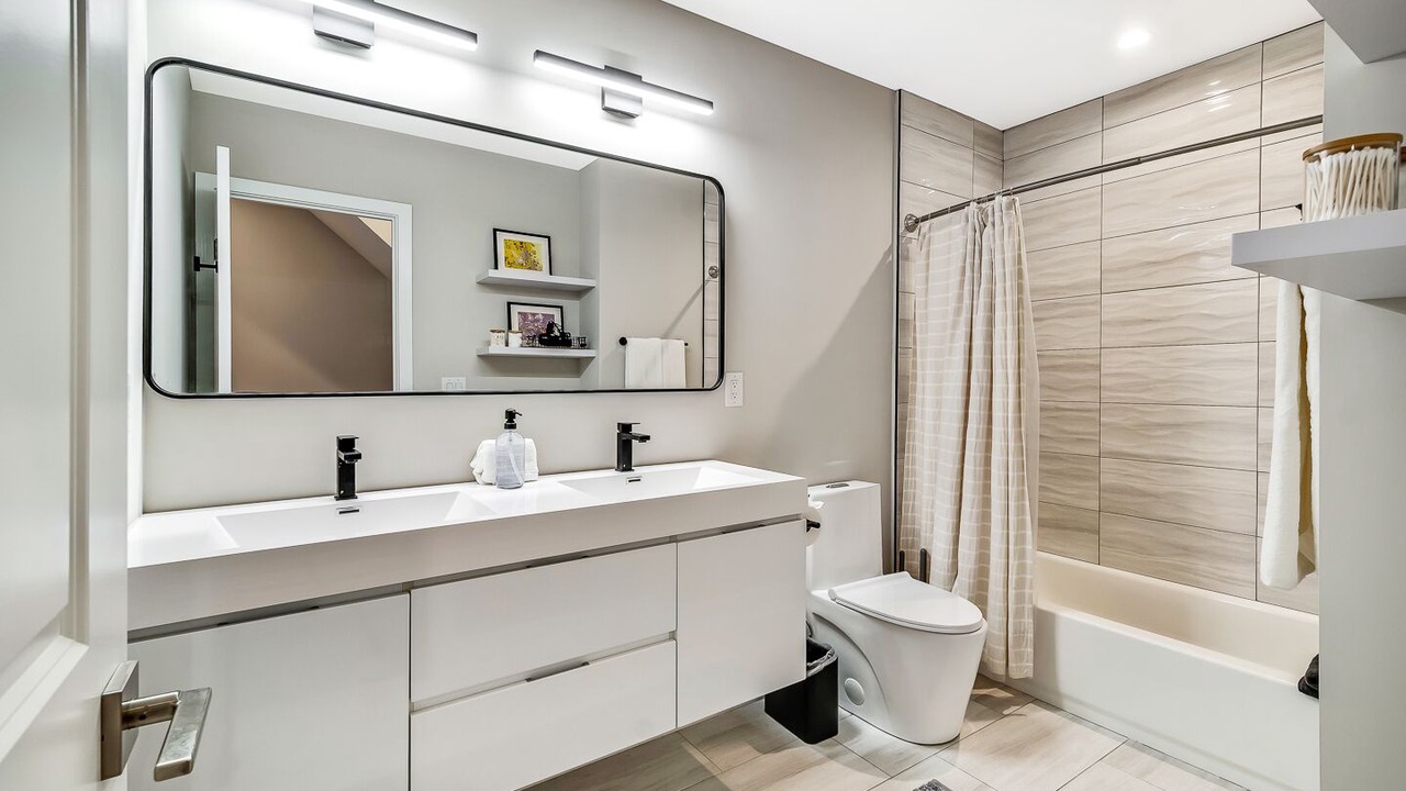 Photo of Bathroom in Point Breeze