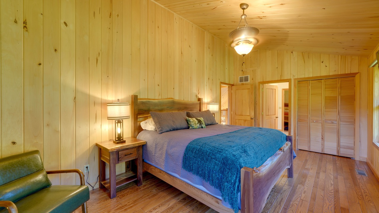 Photo of Bedroom in Marlinton