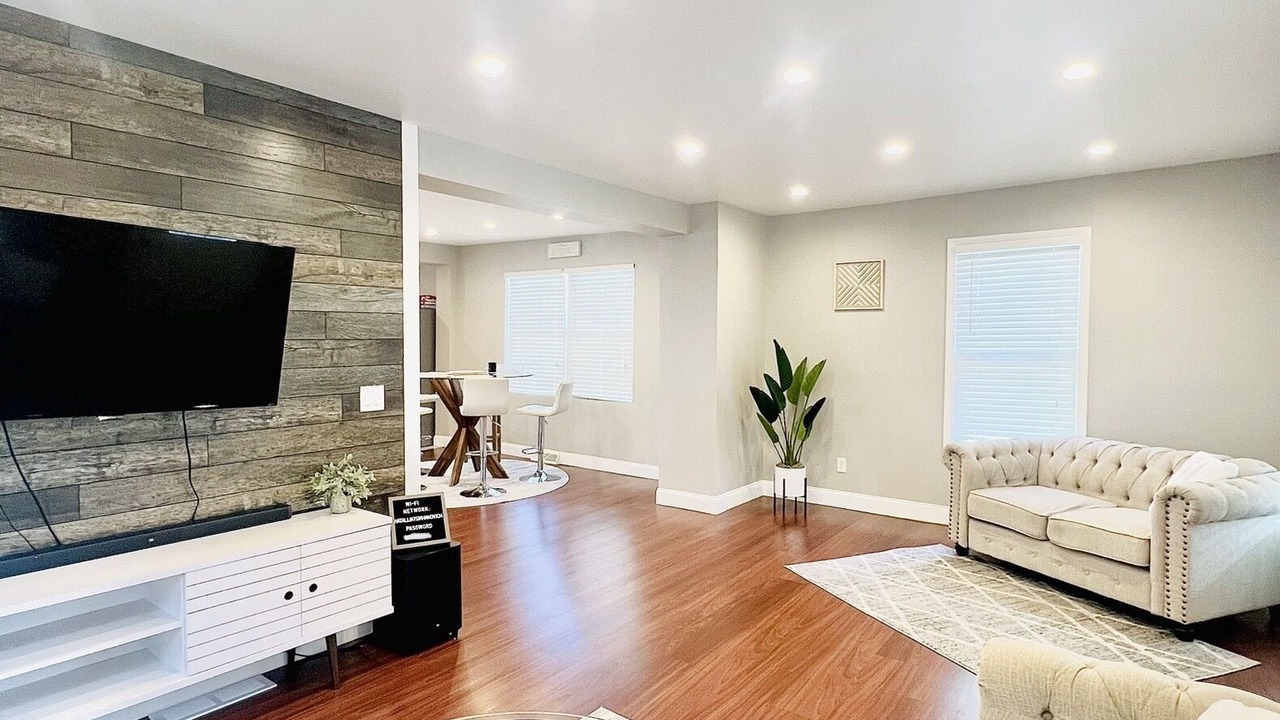 Photo of Livingroom in Utica