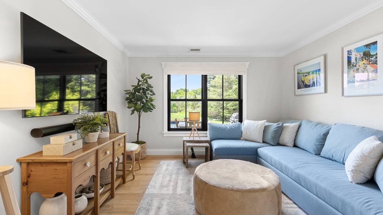 Photo of Livingroom in Westhampton Beach