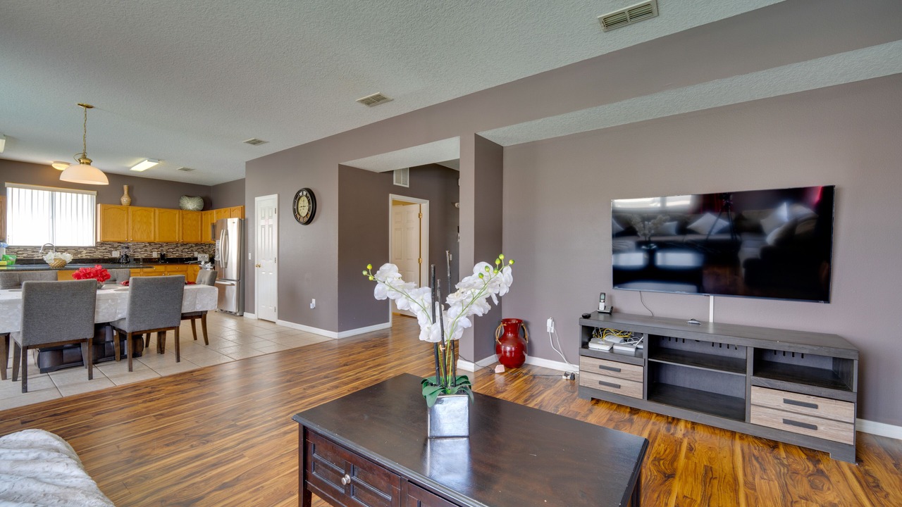 Photo of Livingroom in Windwood Bay