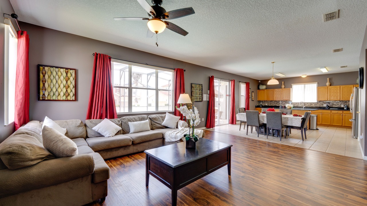 Photo of Livingroom in Windwood Bay