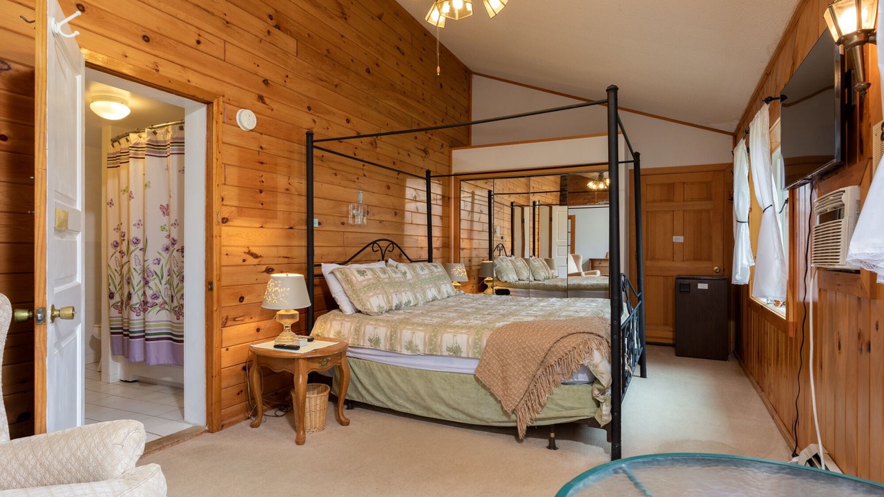 Photo of Bedroom in Warrensburg