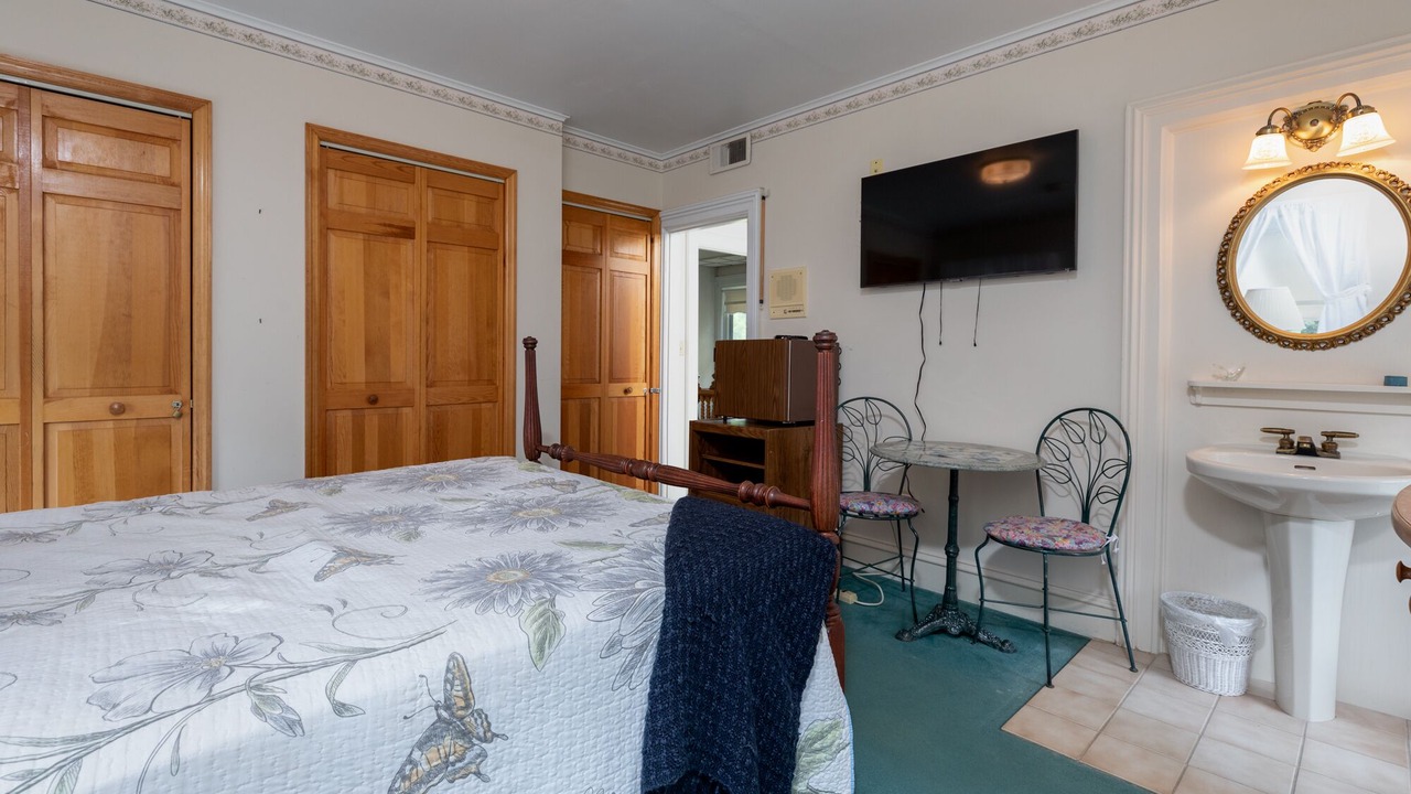 Photo of Bedroom in Warrensburg