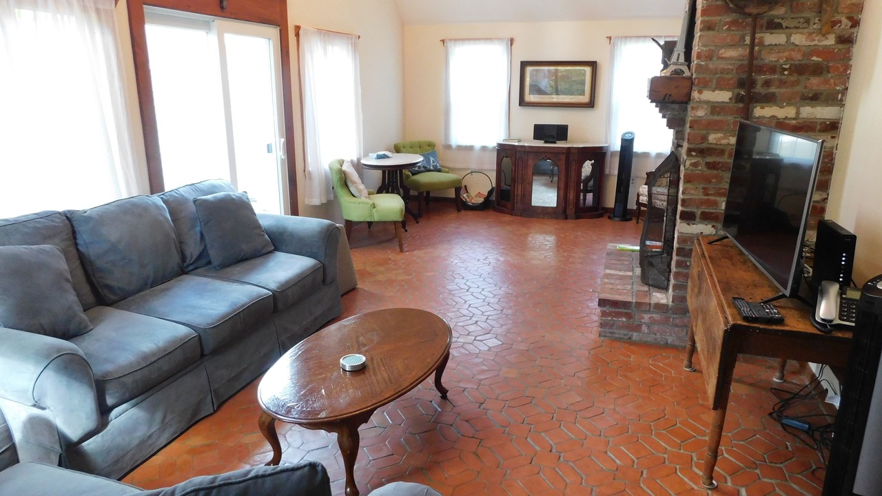 Photo of Livingroom in Truro