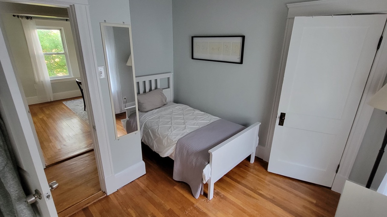 Photo of Bedroom in West Street - River Street