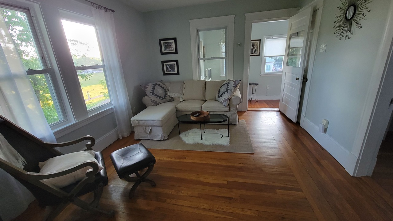 Photo of Livingroom in West Street - River Street