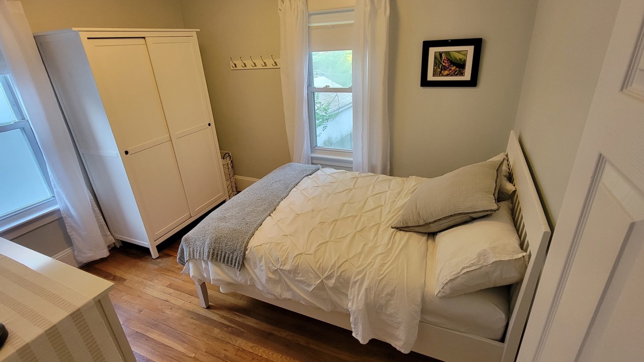 Photo of Bedroom in West Street - River Street