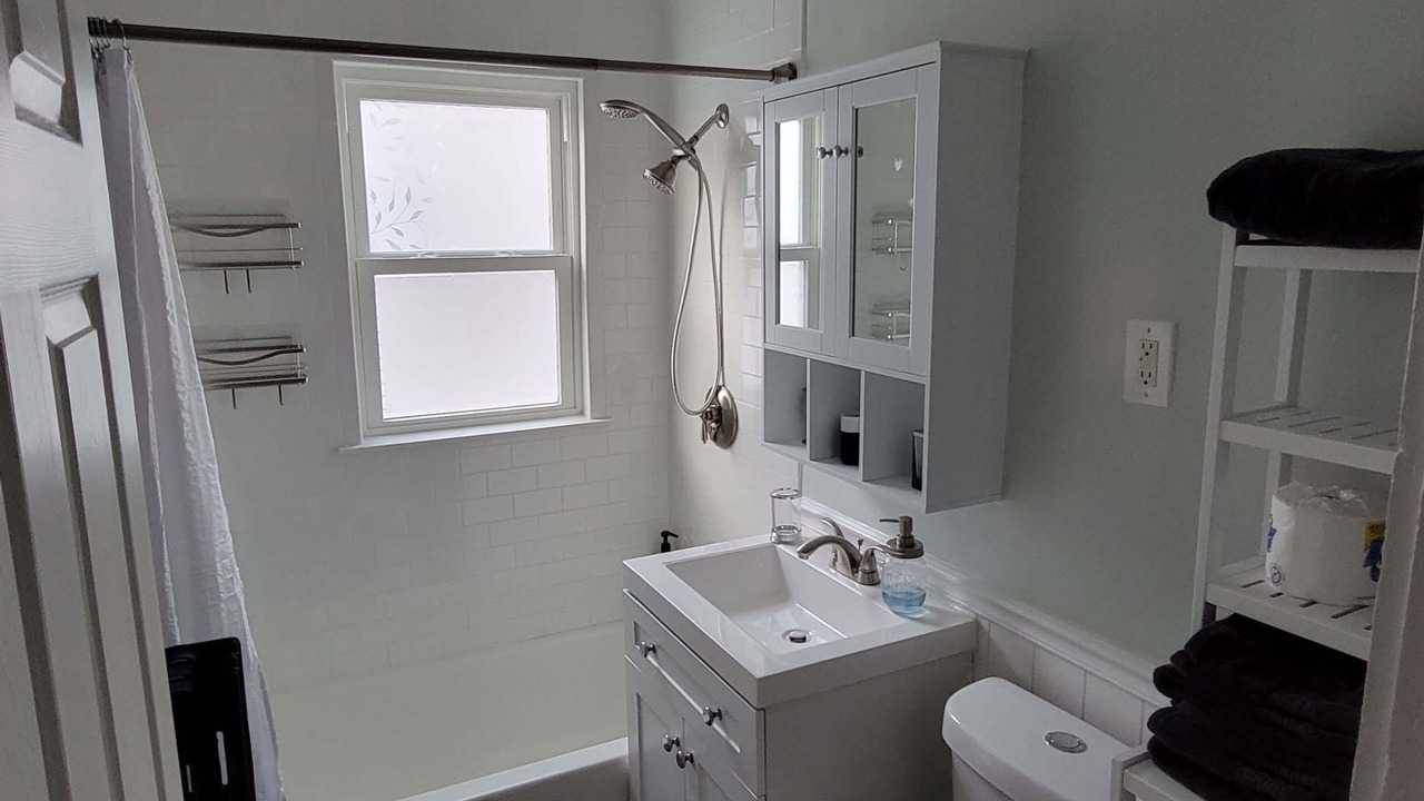 Photo of Bathroom in West Street - River Street