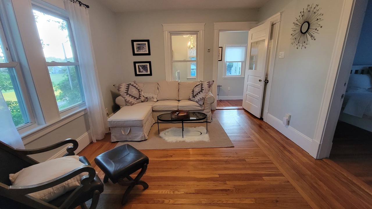 Photo of Livingroom in West Street - River Street