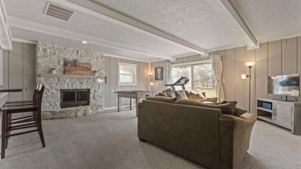 Photo of Livingroom in Granger