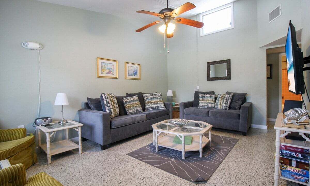 Photo of Livingroom in Golden Beach
