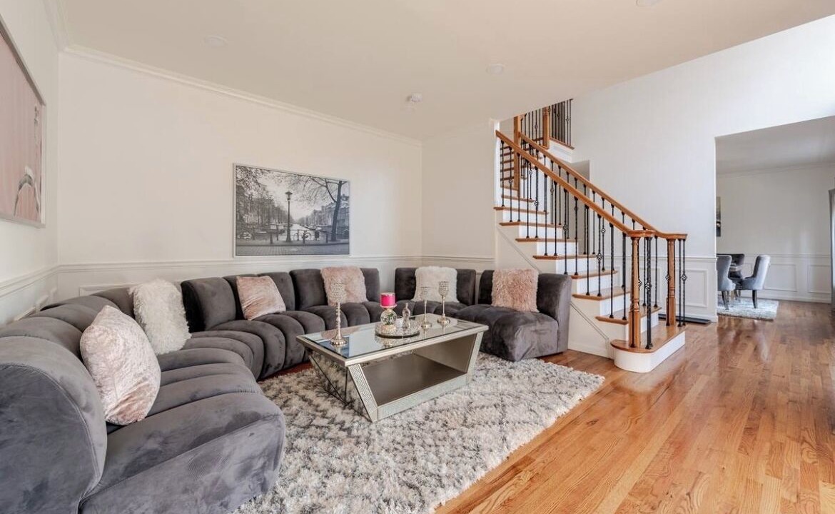 Photo of Livingroom in Yaphank