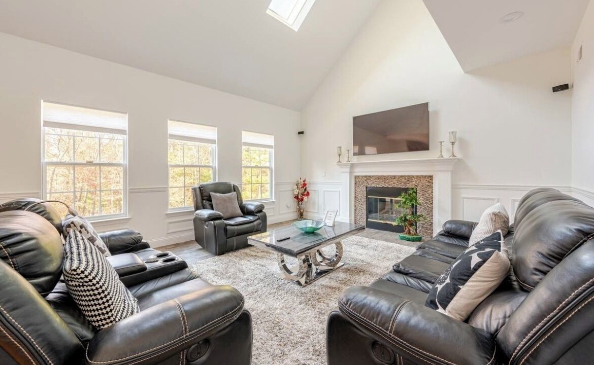 Photo of Livingroom in Yaphank