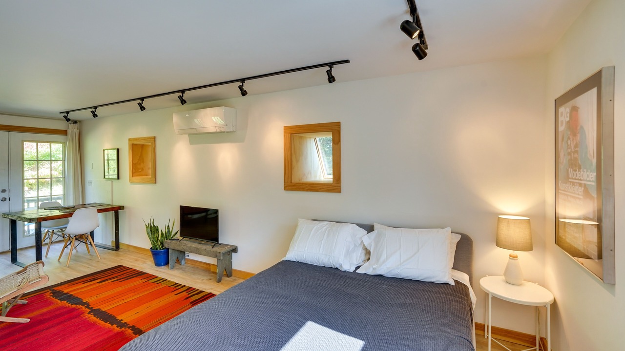 Photo of Bedroom in Hollowville
