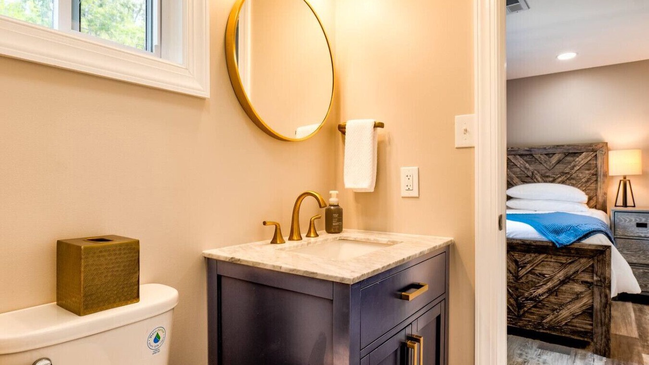 Photo of Bathroom in Colonial Beach