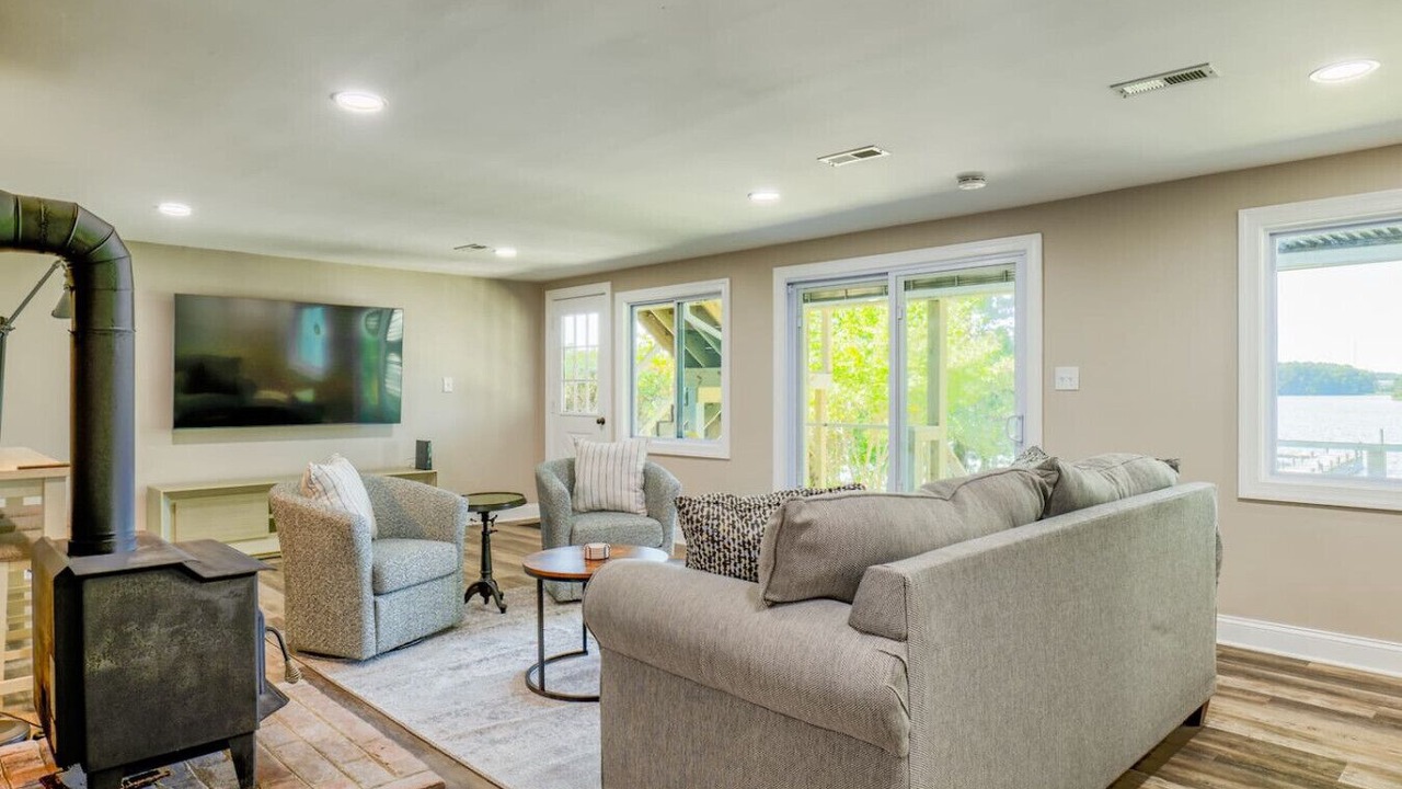 Photo of Livingroom in Colonial Beach