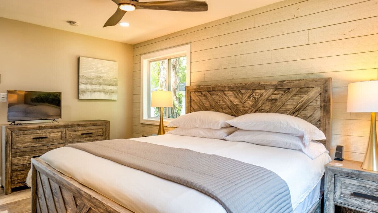 Photo of Bedroom in Colonial Beach