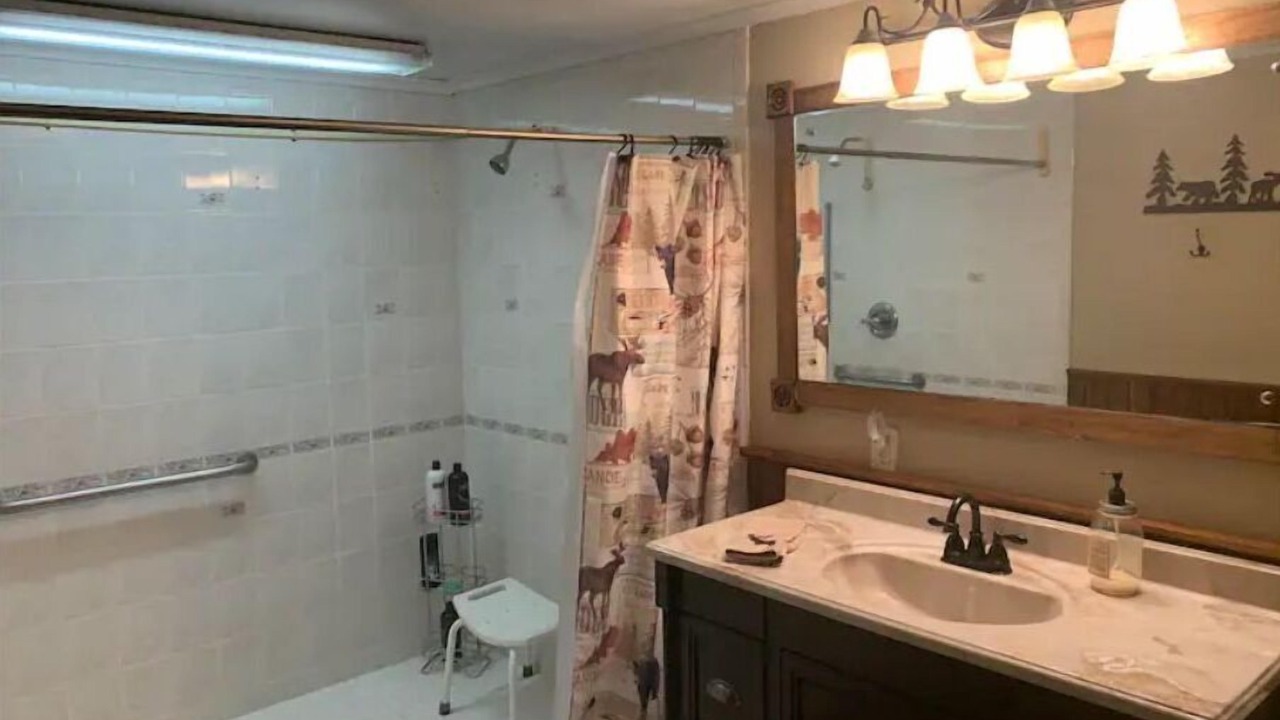 Photo of Bathroom in Speculator