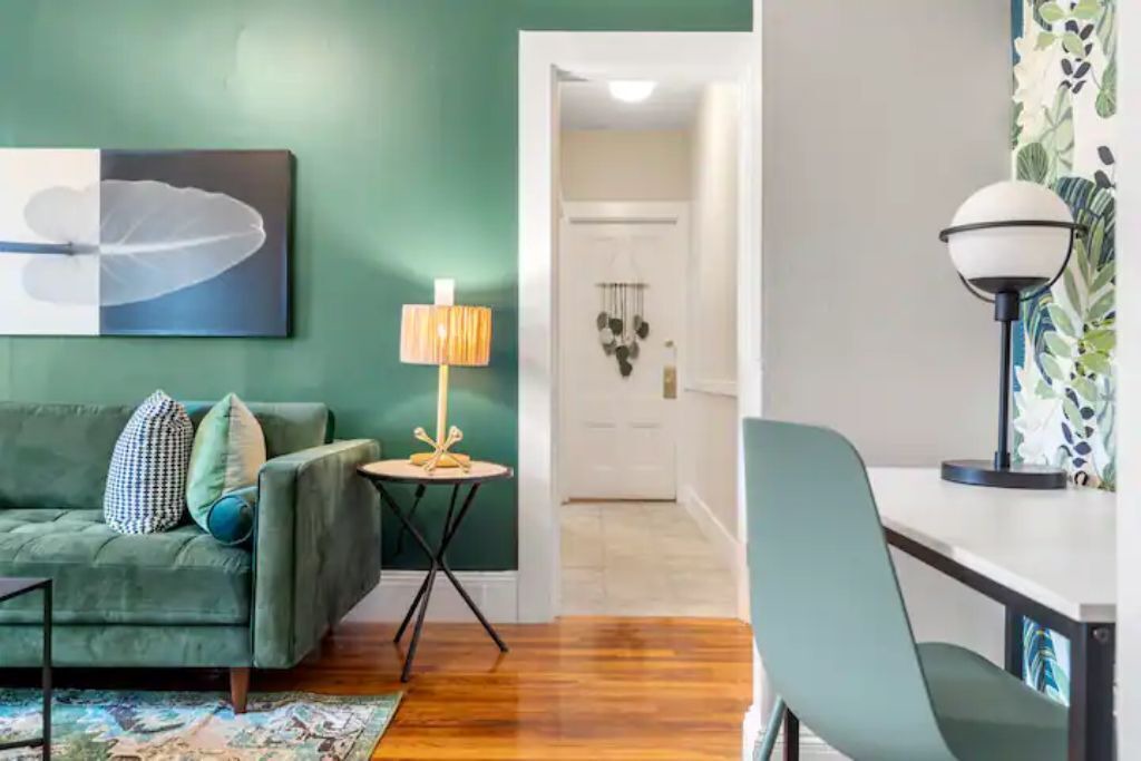Photo of Livingroom in Beverly