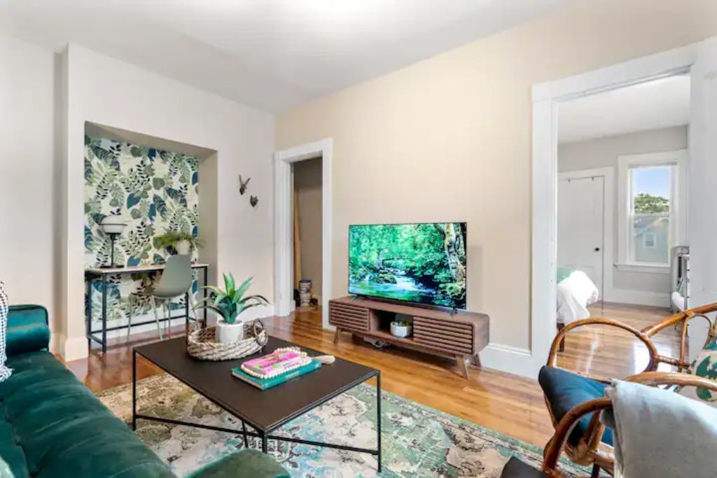 Photo of Livingroom in Beverly