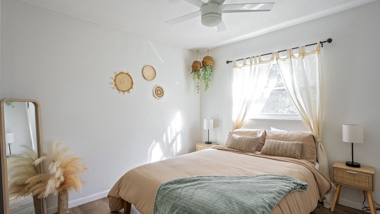 Photo of Bedroom in Cypress Gardens