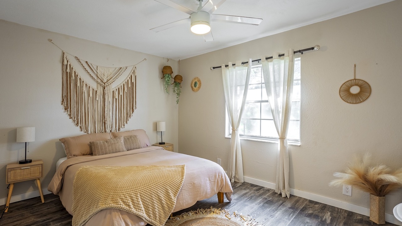 Photo of Bedroom in Cypress Gardens
