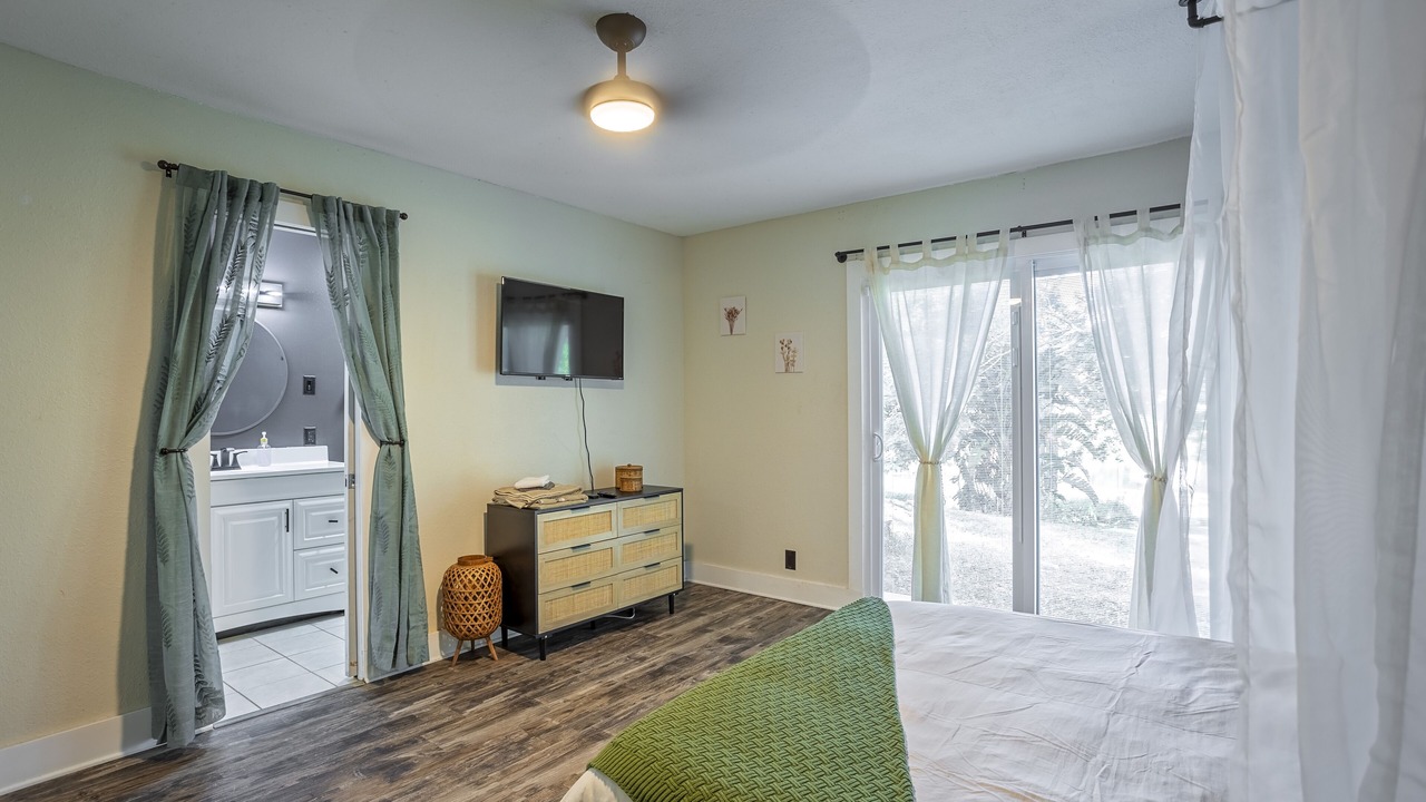 Photo of Bedroom in Cypress Gardens