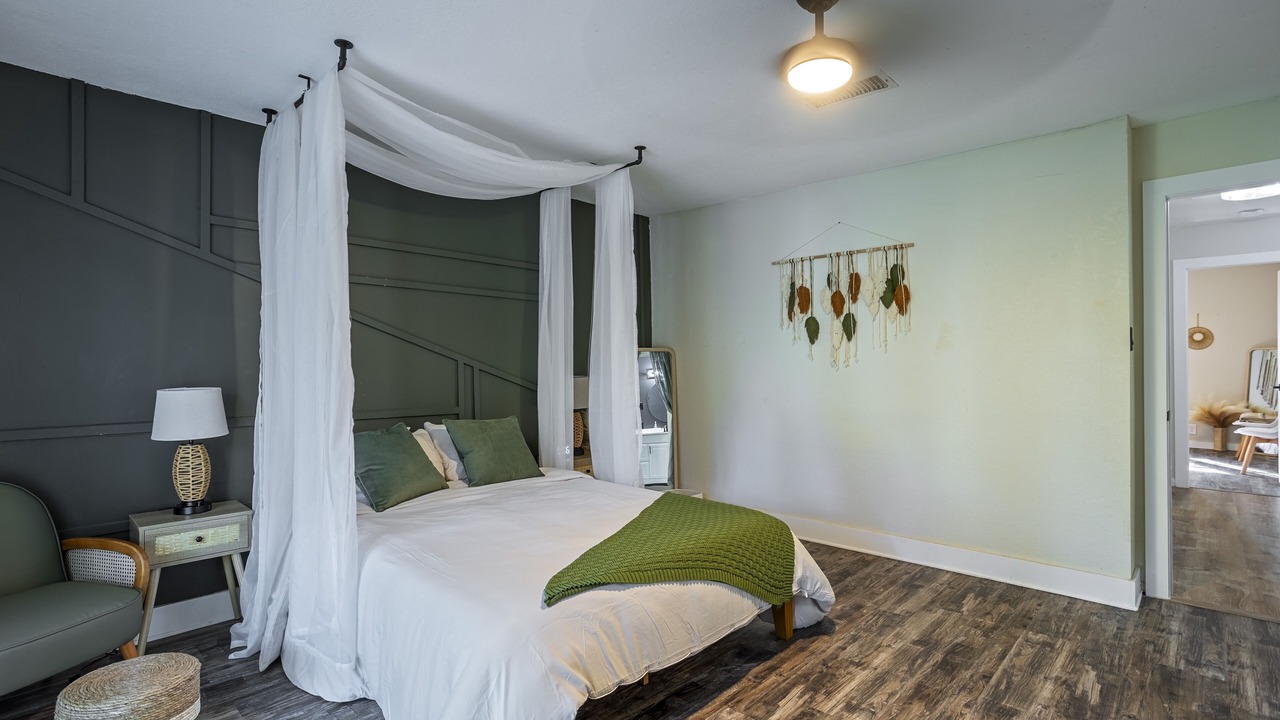 Photo of Bedroom in Cypress Gardens