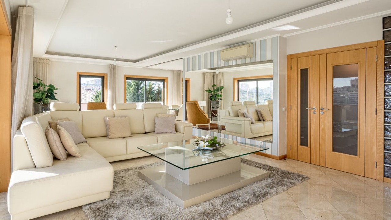 Photo of Livingroom in Linda-a-Velha