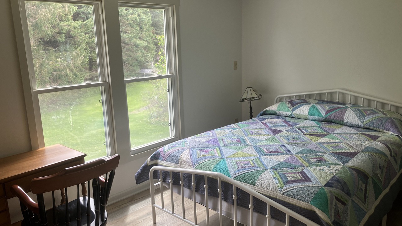 Photo of Bedroom in Scottsburg