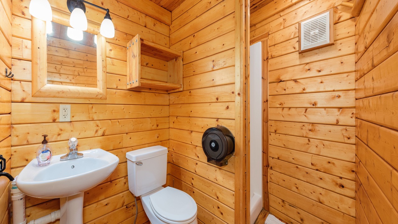 Photo of Bathroom in Luray