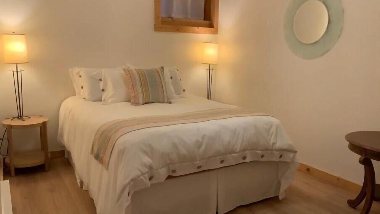 Photo of Bedroom in Hollowville