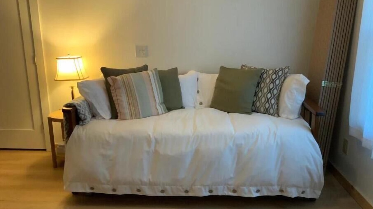 Photo of Bedroom in Hollowville
