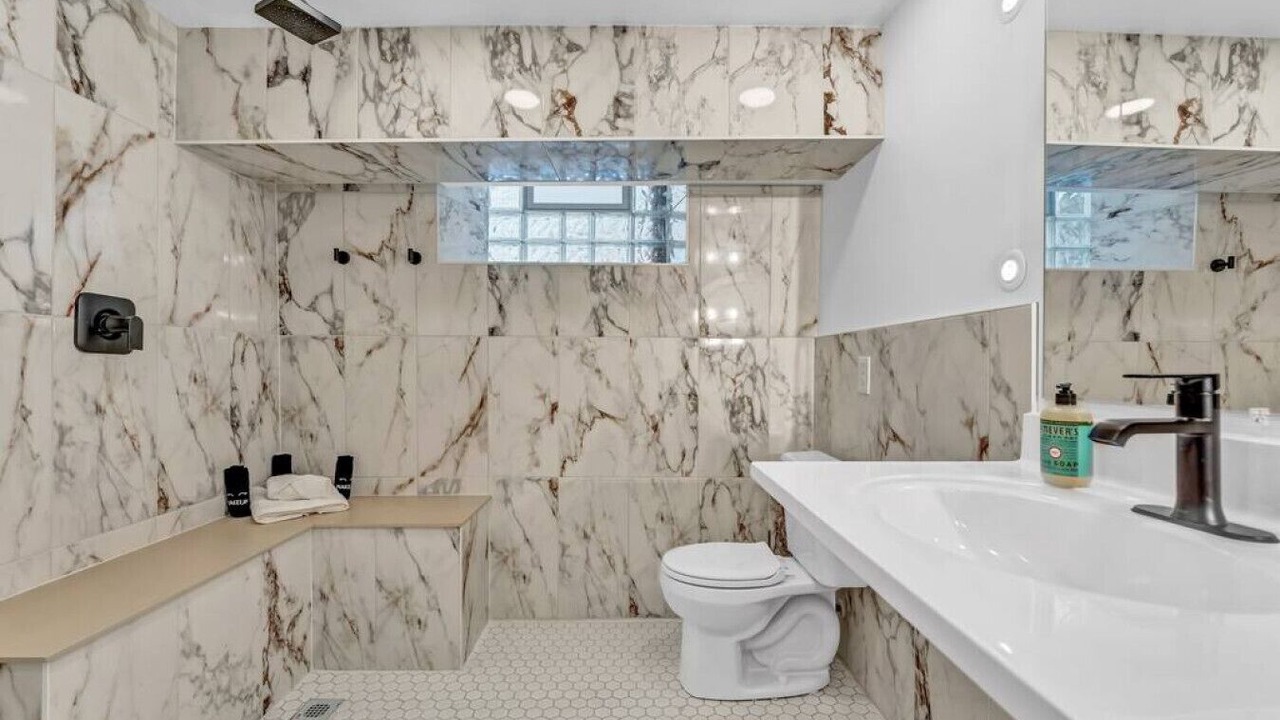 Photo of Bathroom in Lakeview