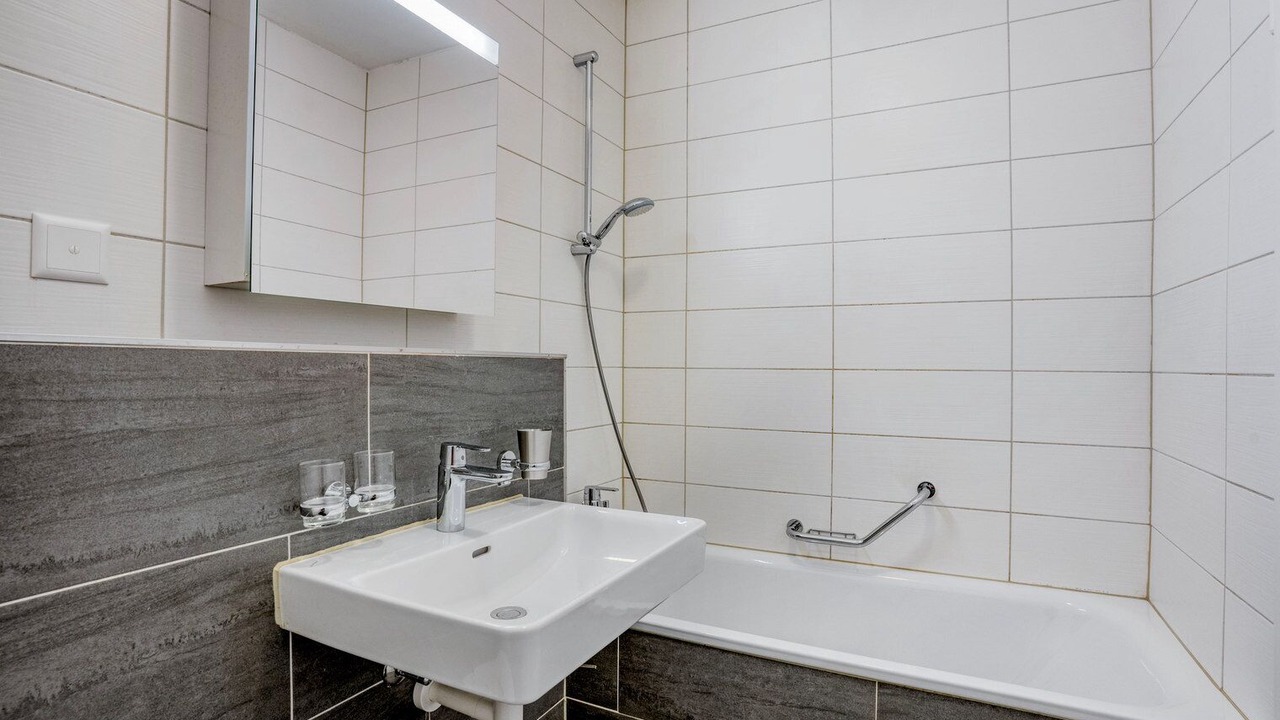 Photo of Bathroom in Iselin