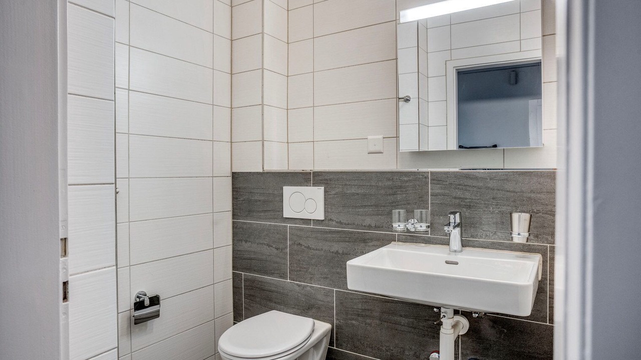 Photo of Bathroom in Iselin