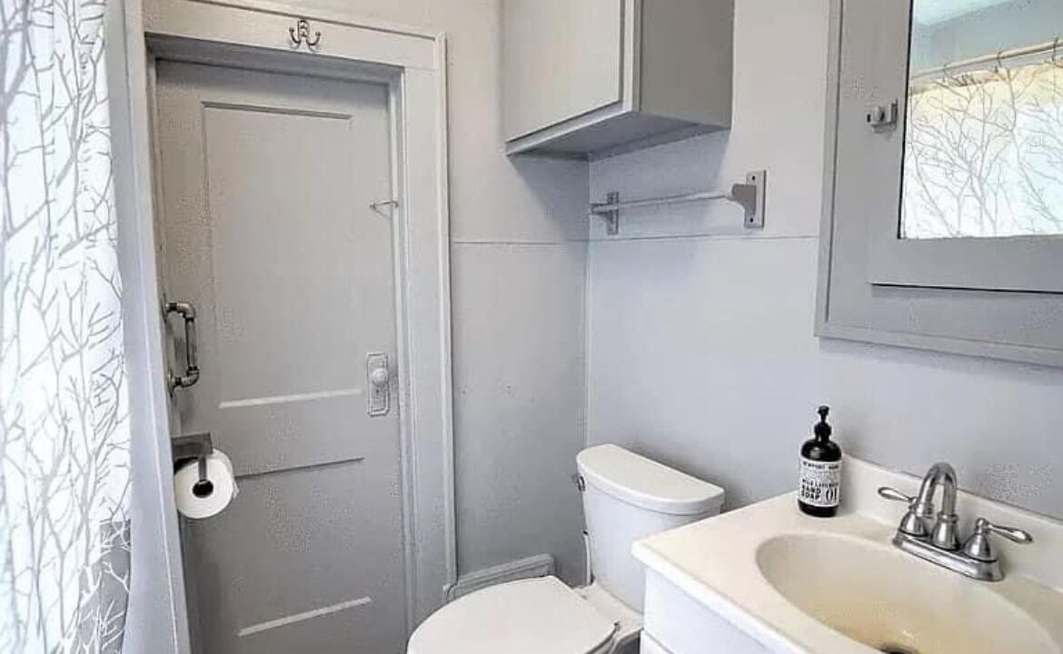 Photo of Bathroom in Roseland