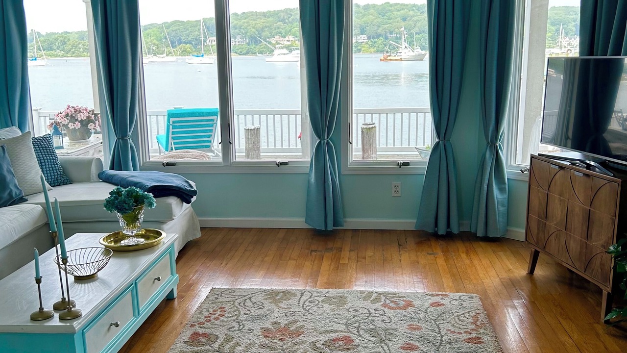 Photo of Livingroom in Northport