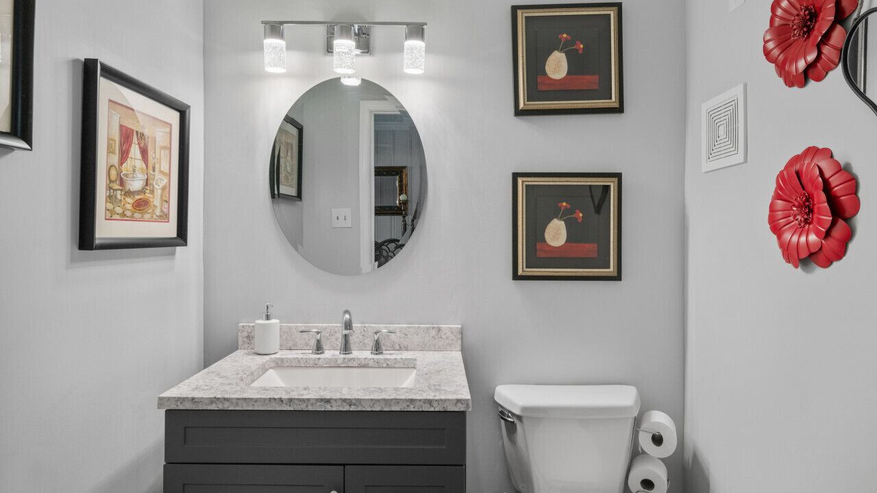 Photo of Bathroom in Mosby