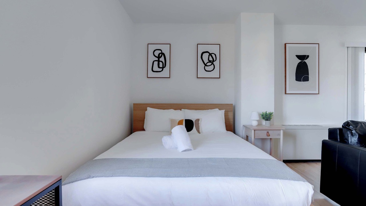 Photo of Bedroom in Court House