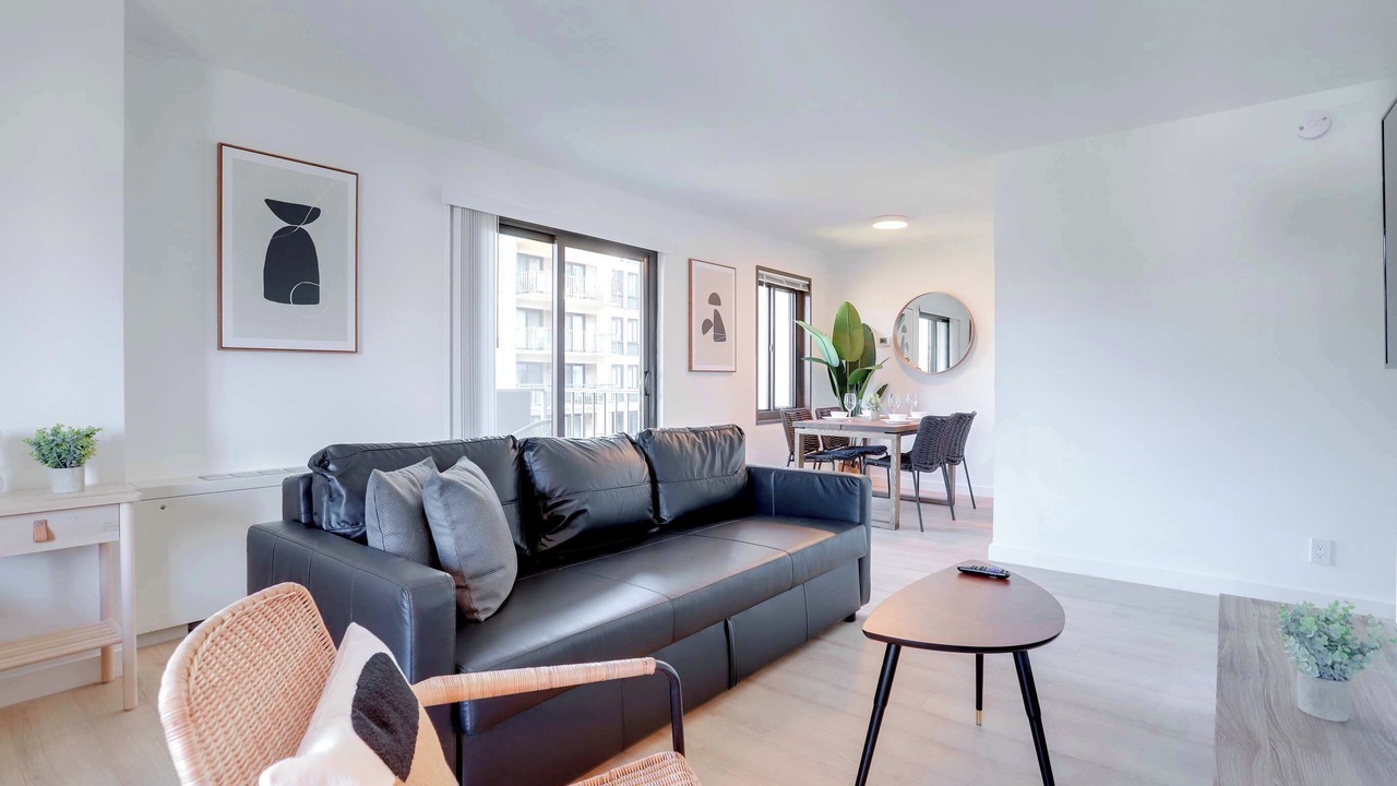 Photo of Livingroom in Court House