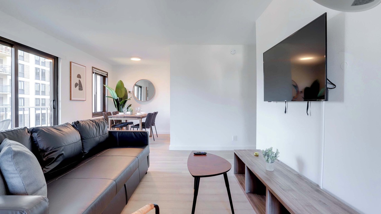 Photo of Livingroom in Court House