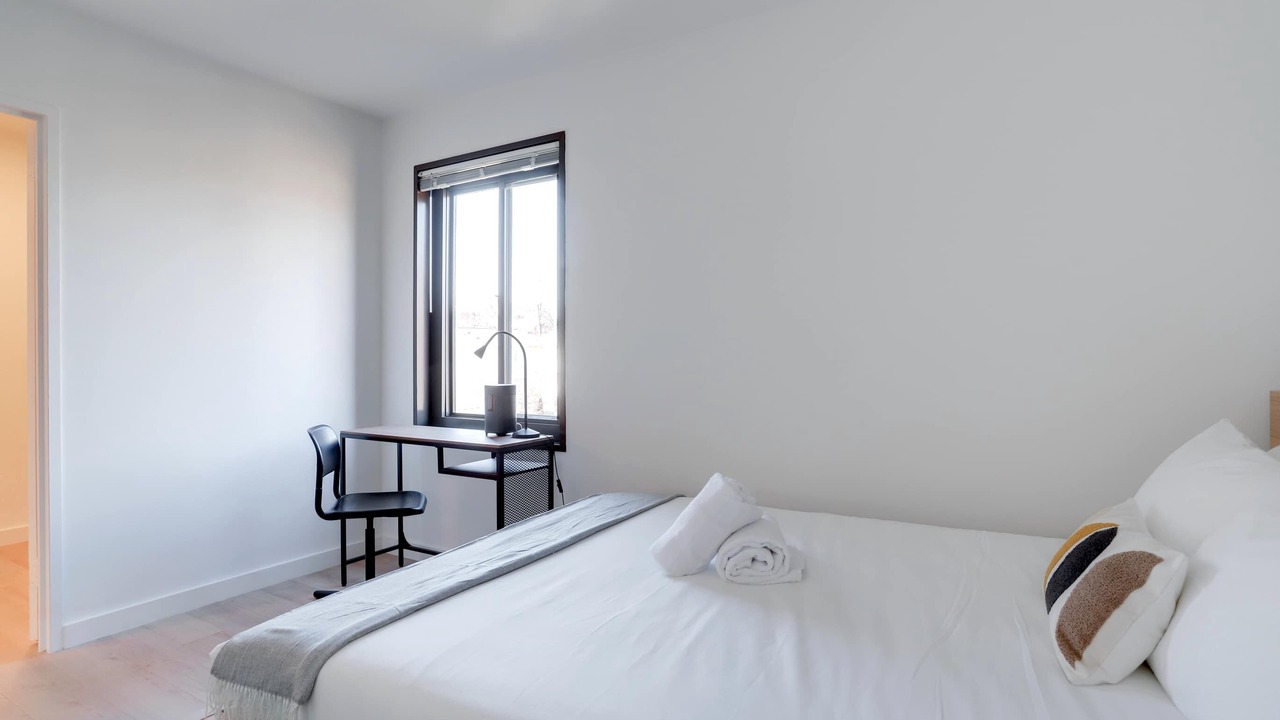Photo of Bedroom in Court House