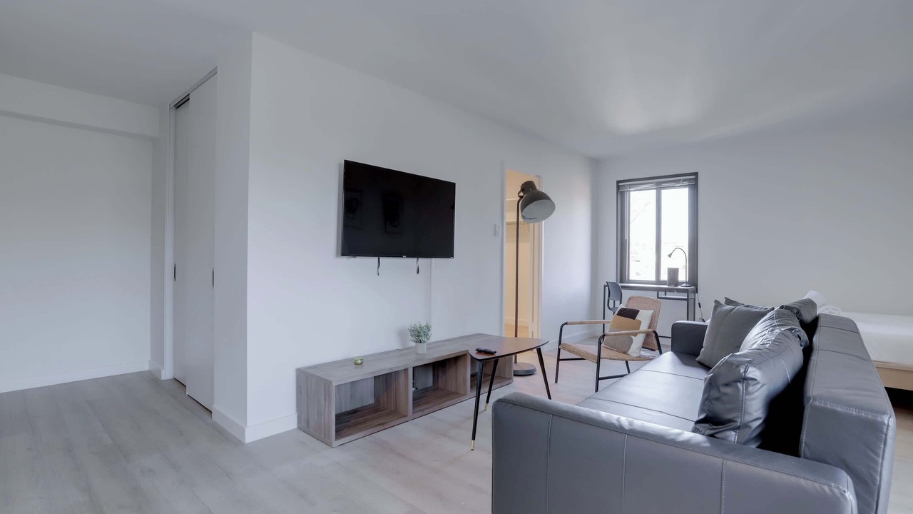 Photo of Livingroom in Court House
