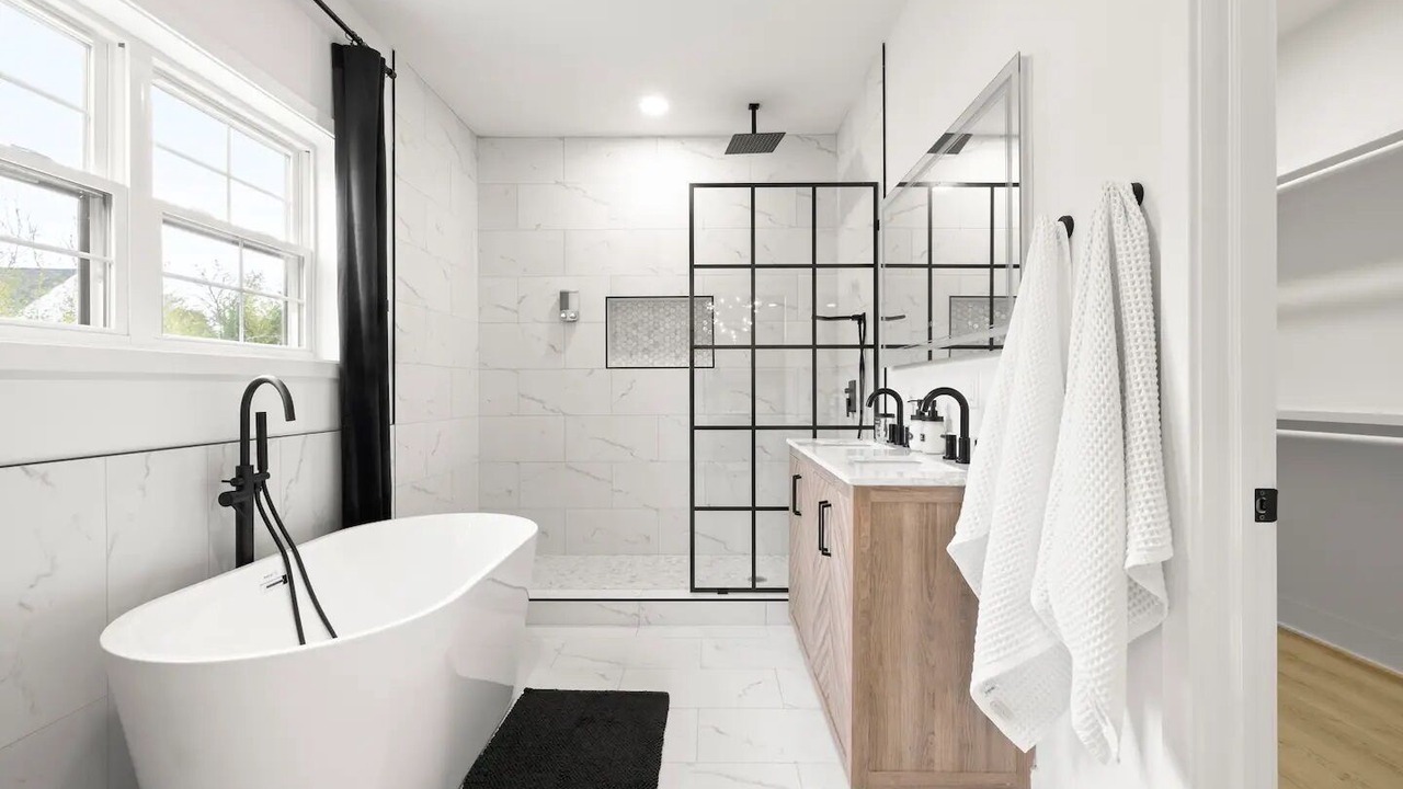 Photo of Bathroom in Seminary Hill