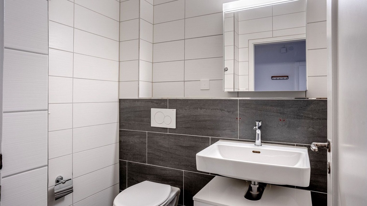 Photo of Bathroom in Iselin