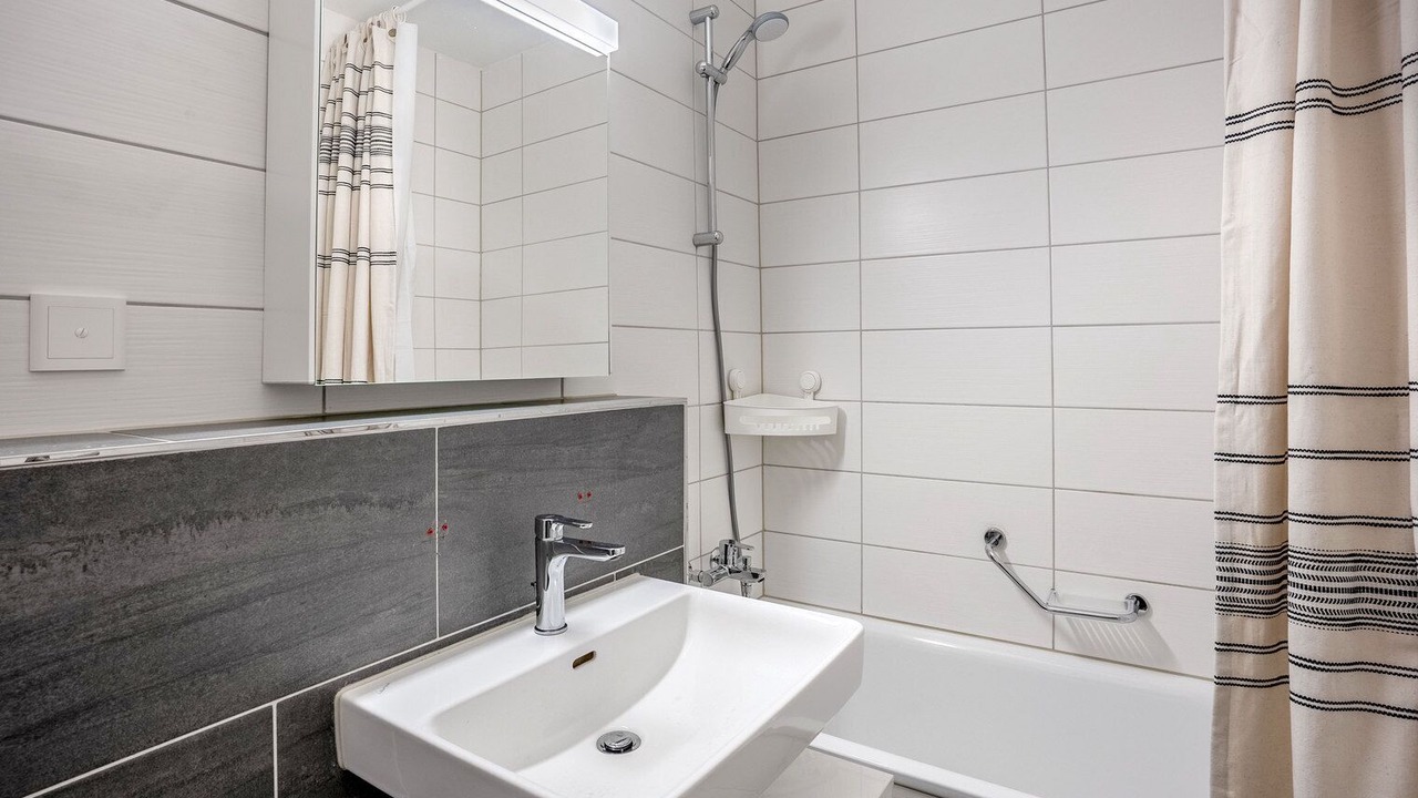 Photo of Bathroom in Iselin
