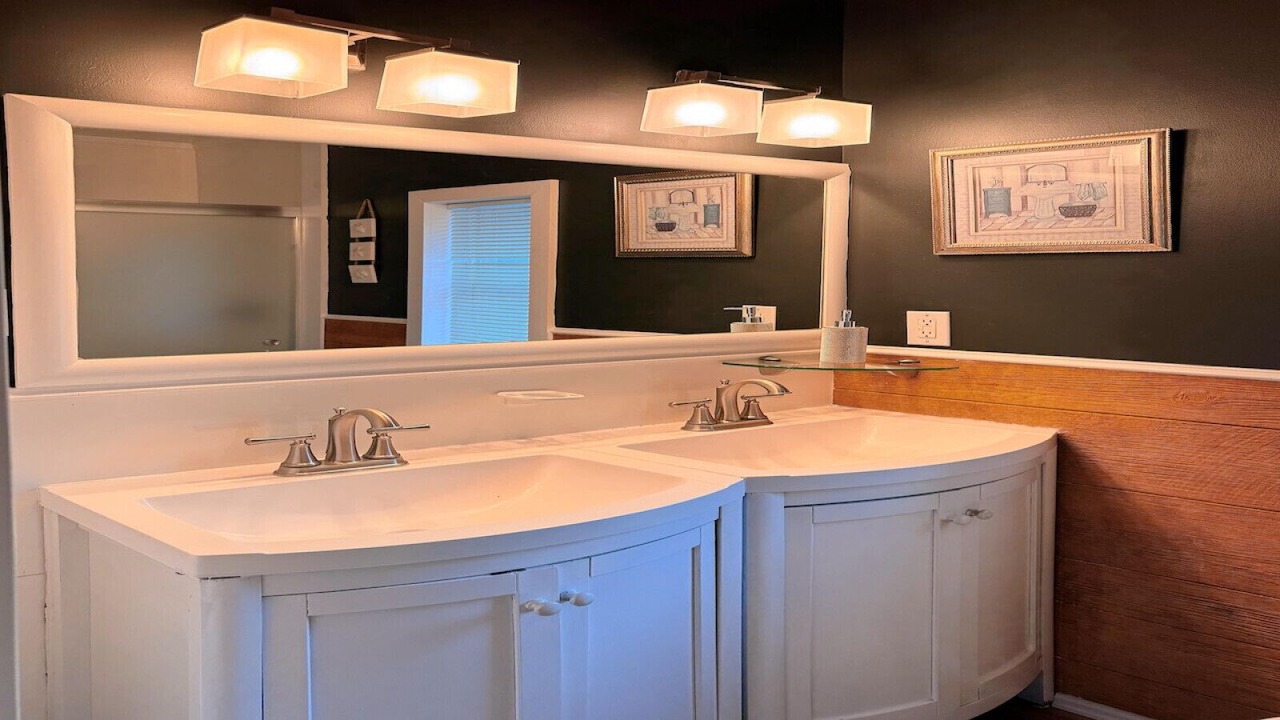Photo of Bathroom in Union City